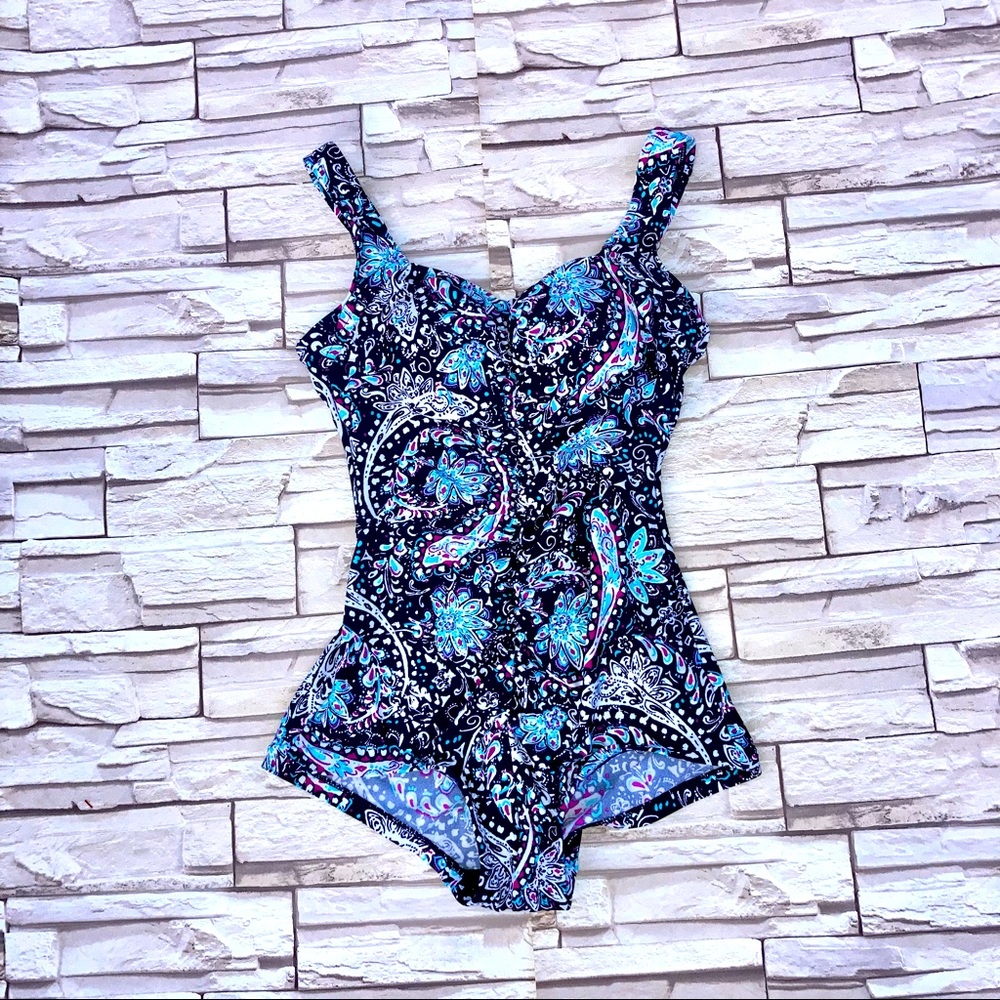 Cute Flattering Scrunched 24 & Ocean 1 Piece - New without tags - Medium